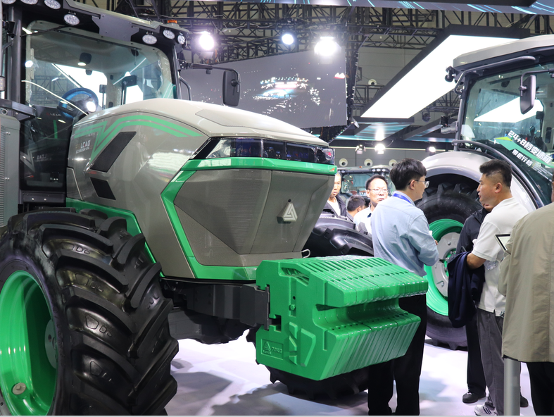 安徽省农机装备三年计划：重点研制400马力及以上混合动力拖拉机、大豆玉米智能电驱播种机等产品